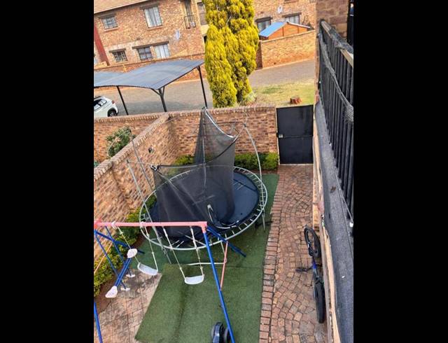 3 BEDROOM TOWNHOUSE FOR SALE IN CLARINA